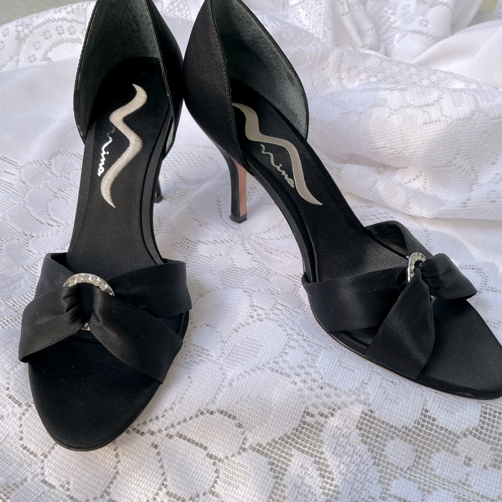 Nina Malila Black Luster Satin Pump